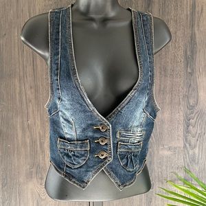Super cute fitted denim vest size small
